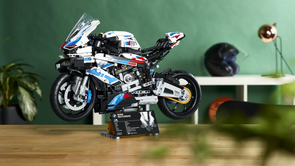 BMW M 1000 RR Lego Technic : la superbike en briques Ritratto di GPone