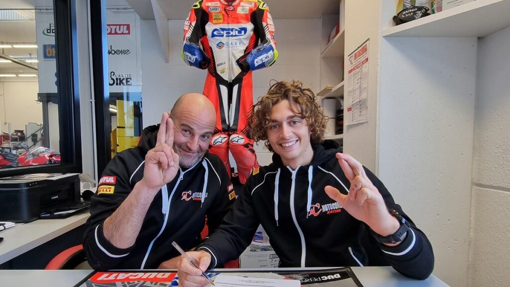 SBK, Axel Bassani et Motocorsa de nouveau ensemble en 2022 avec la Ducati V4 Ritratto di GPone