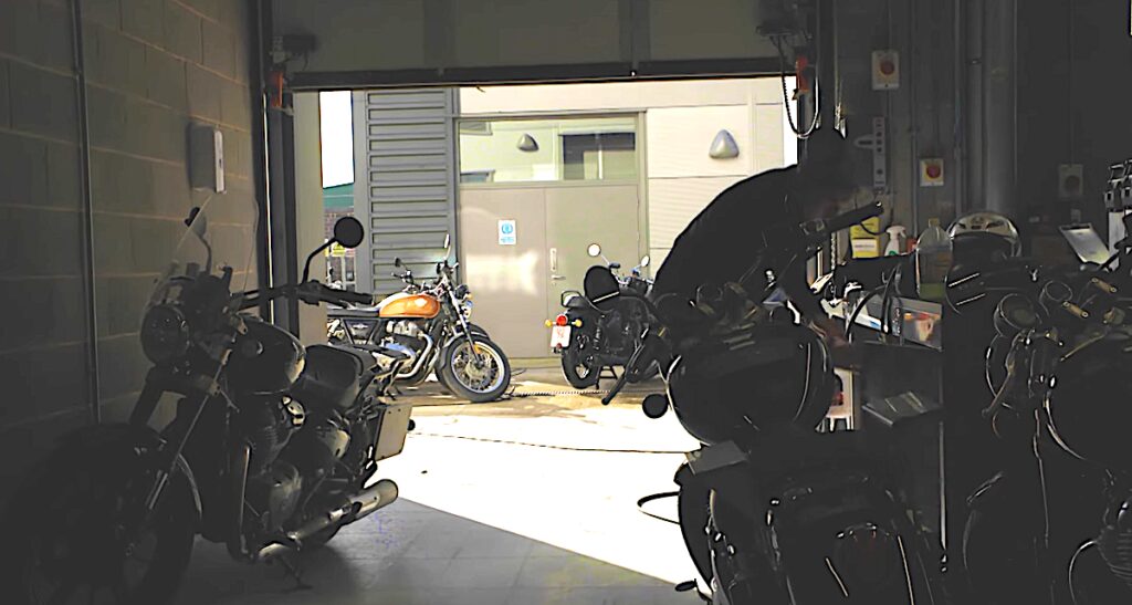 Royal Enfield Meteor 650 : des indices apparaissent dans une vidéo promotionnelle Royal Enfield Meteor 650 : des indices apparaissent dans une vidéo promotionnelle