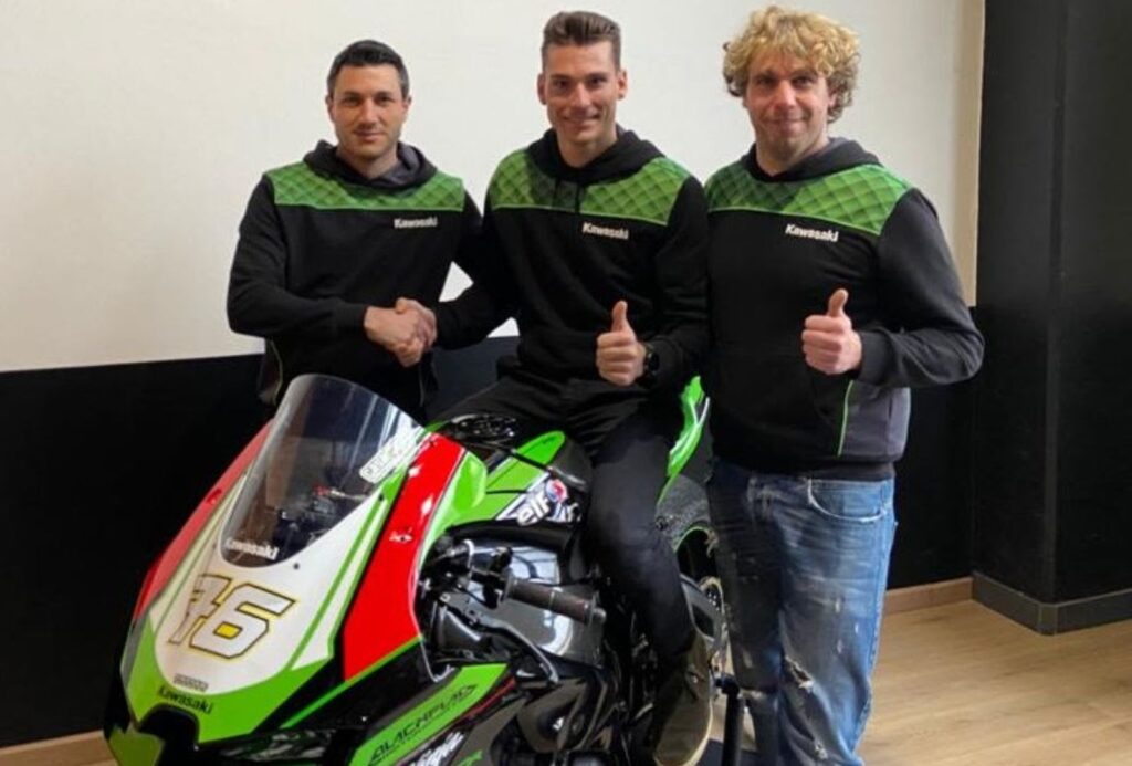 Cavalieri au départ de la CIV SBK 2022 avec la Kawasaki de Black Flag, Smith comme pilote d’essai Ritratto di Andrea Periccioli