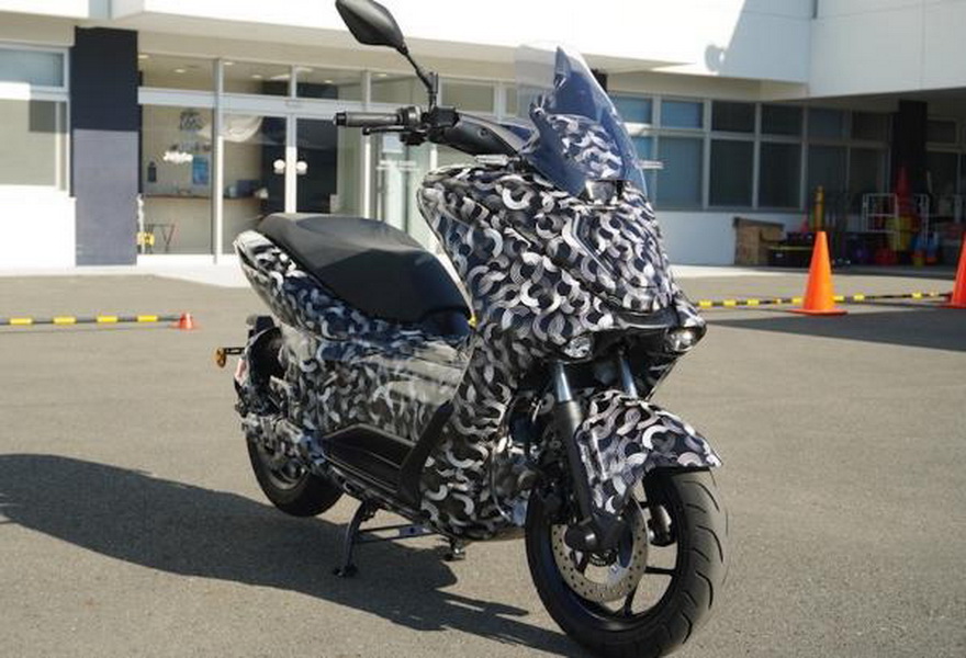 Yamaha E01 : premiers essais routiers du scooter électrique d’Iwata Ritratto di Fabio Caliendo
