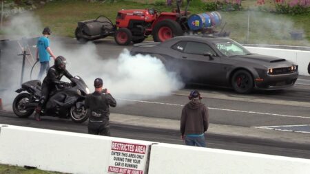 Suzuki Hayabusa vs Dodge Challenger : quand ce n'est pas la moto qui roule