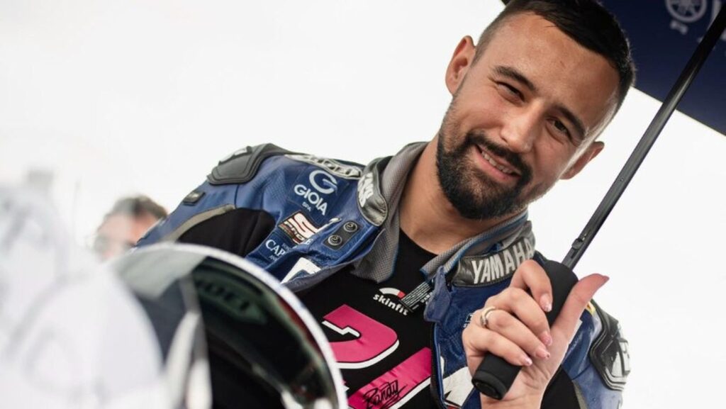 Yamaha voit grand avec Krummenacher et Canepa (temps partiel) dans la CIV SBK 2022 Ritratto di Andrea Periccioli