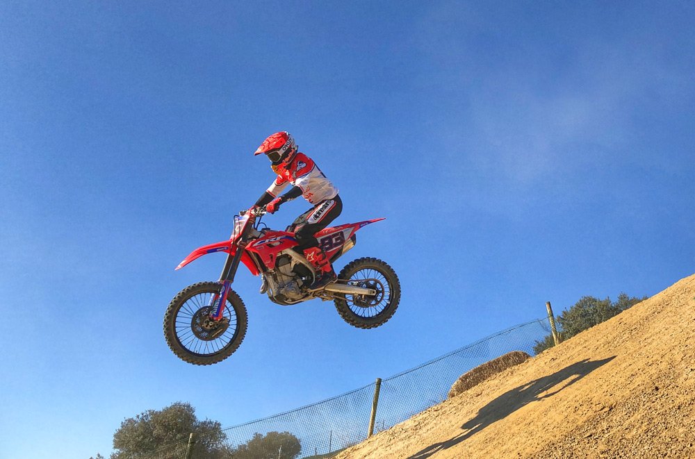 MotoGP, VIDEO – Marquez s’améliore et s’entraîne sur la moto de motocross : il s’exprimera dans Zoom MotoGP, VIDEO - Marquez s'améliore et s'entraîne sur la moto de motocross : il s'exprimera dans Zoom