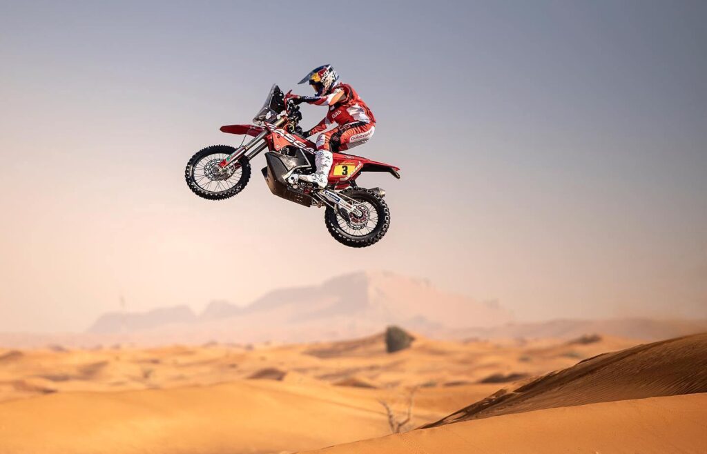 Triomphe GasGas : Sam Sunderland remporte le Dakar ! Ritratto di Riccardo Gugliemetti