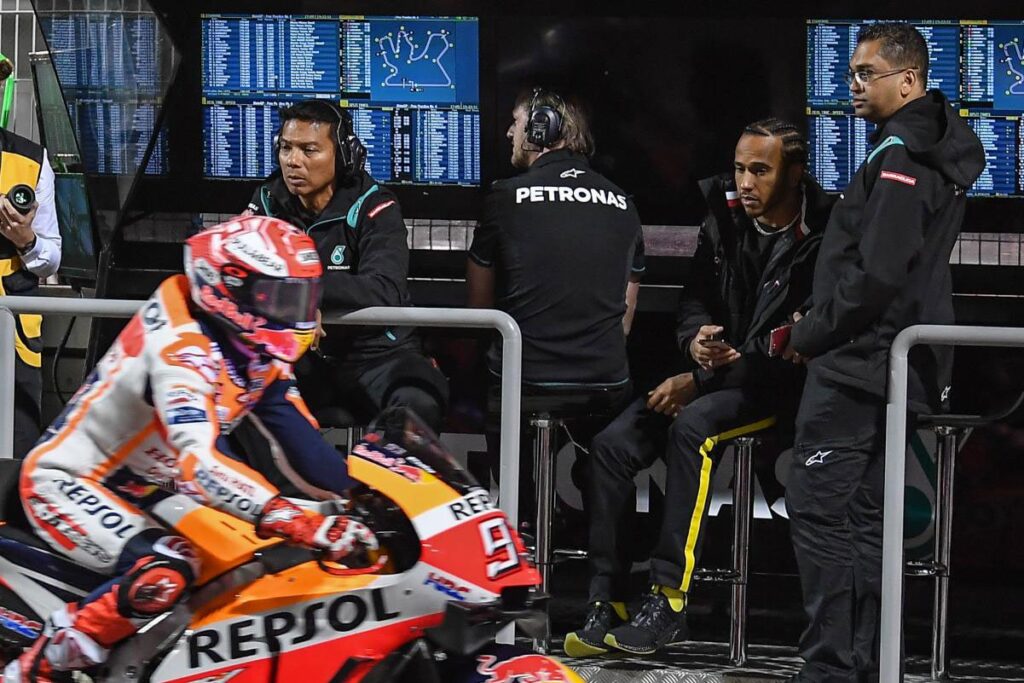 Marquez et Hamilton: MotoGP et F1 au départ avec leurs stars en danger Ritratto di Matteo Aglio