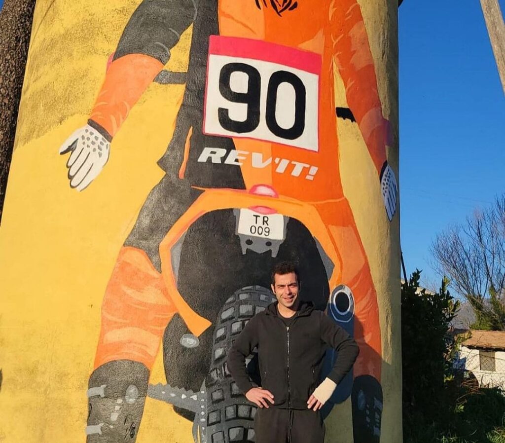 Petrucci rentre de Dakar : une peinture murale surprise pour lui ! Ritratto di Riccardo Gugliemetti