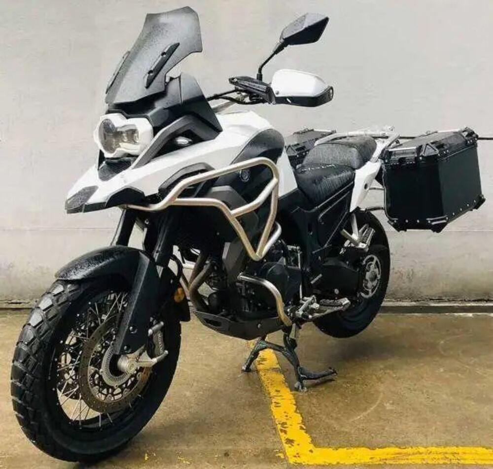 Après la Panigale V4 Moxiao copie également la BMW R 1250 GS Ritratto di GPone