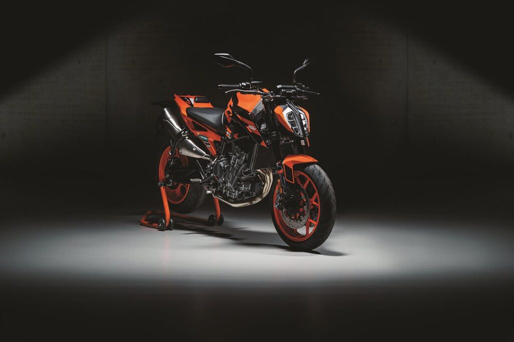 KTM 890 Duke GP : le médium nu qui rêve de MotoGP Ritratto di GPone