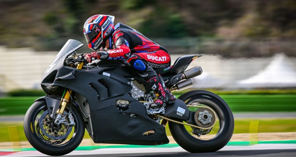 CIV SBK, Michèle Pirro : « La Dunlop ? Le feeling est déjà bon” Ritratto di Andrea Periccioli