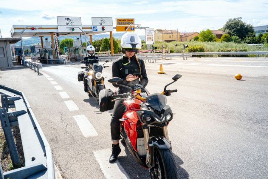 Des péages plus bas pour les motos ? Autostrade y pense Ritratto di GPone