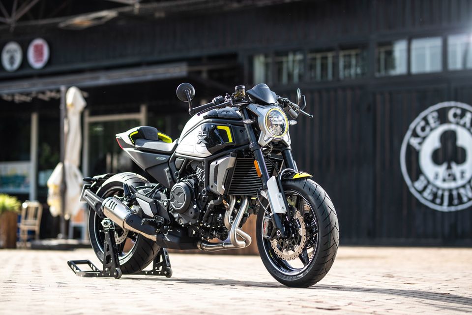 CFMoto 700CL-X Sport : le nu qui vient du futur Ritratto di Fabio Caliendo