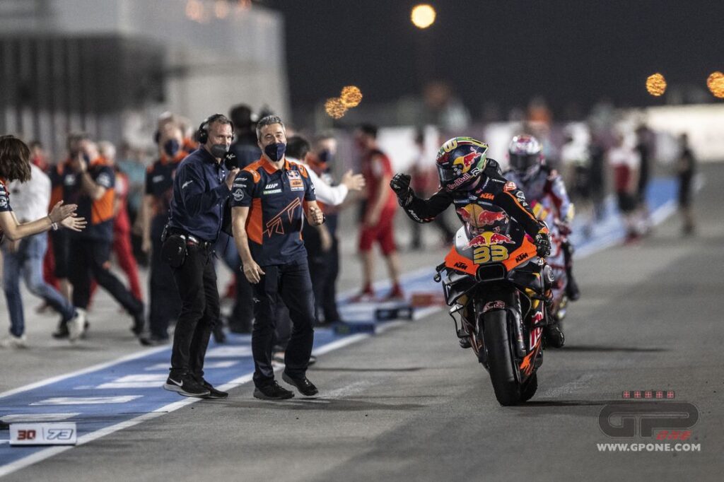 MotoGP, Brad Binder : “Je n’avais aucune chance de battre Bastianini” Ritratto di Andrea Scalera