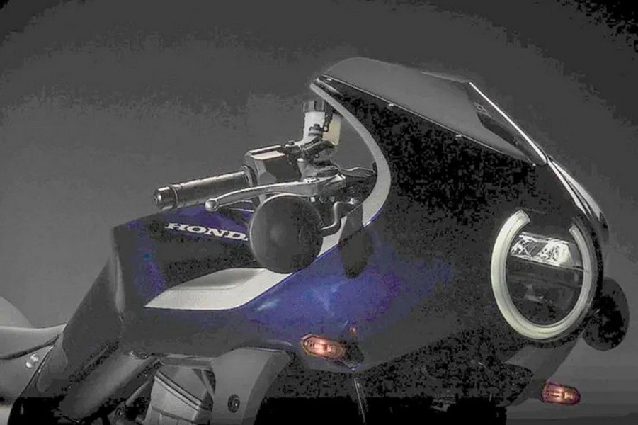 Honda Hawk 11 : nouvelles images officielles du Japon Ritratto di Fabio Caliendo