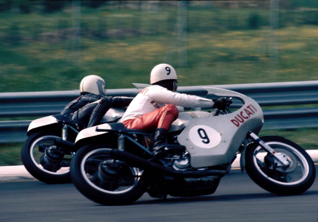 MotoGP, Quand un réservoir plein ne suffit pas : d’Agostini à Marquez, pour ce litre supplémentaire Ritratto di Paolo Scalera