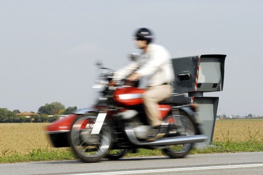Le radar ne peut pas contrôler le RC et la taxe de circulation : la loi le dit Ritratto di GPone