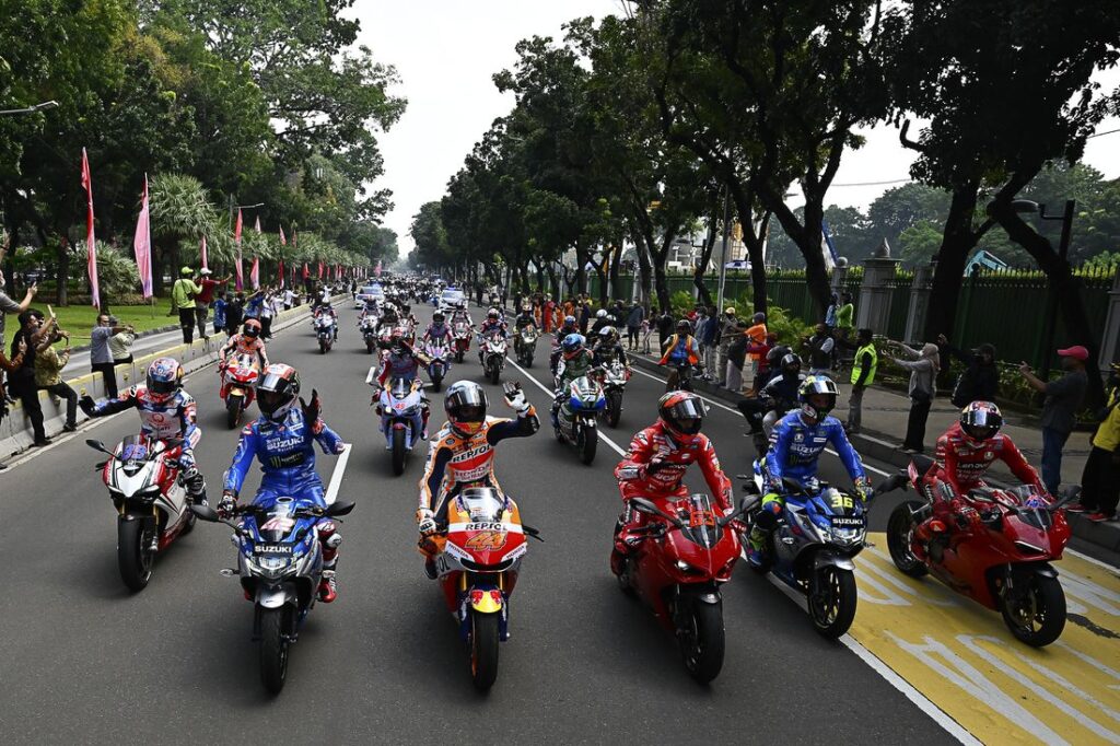 Jakarta devient fou pour le MotoGP : défilé présidentiel pour les pilotes Jakarta devient fou pour le MotoGP : défilé présidentiel pour les pilotes