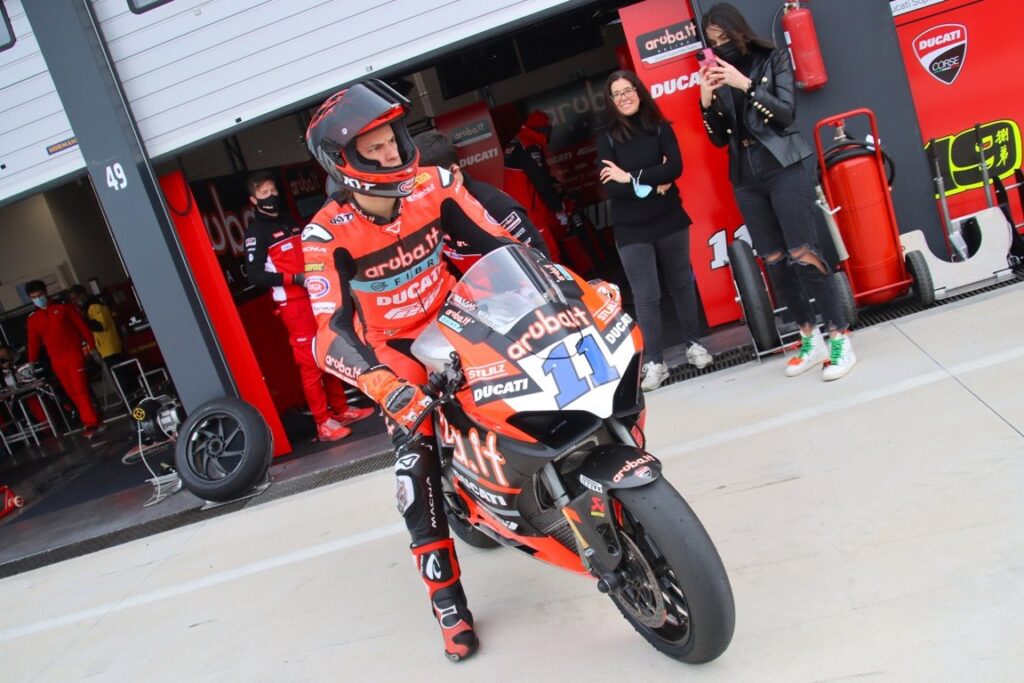 SBK, Furia Rossa : Bulega et la Ducati V2 pulvérisent le record de Misano Ritratto di Riccardo Gugliemetti