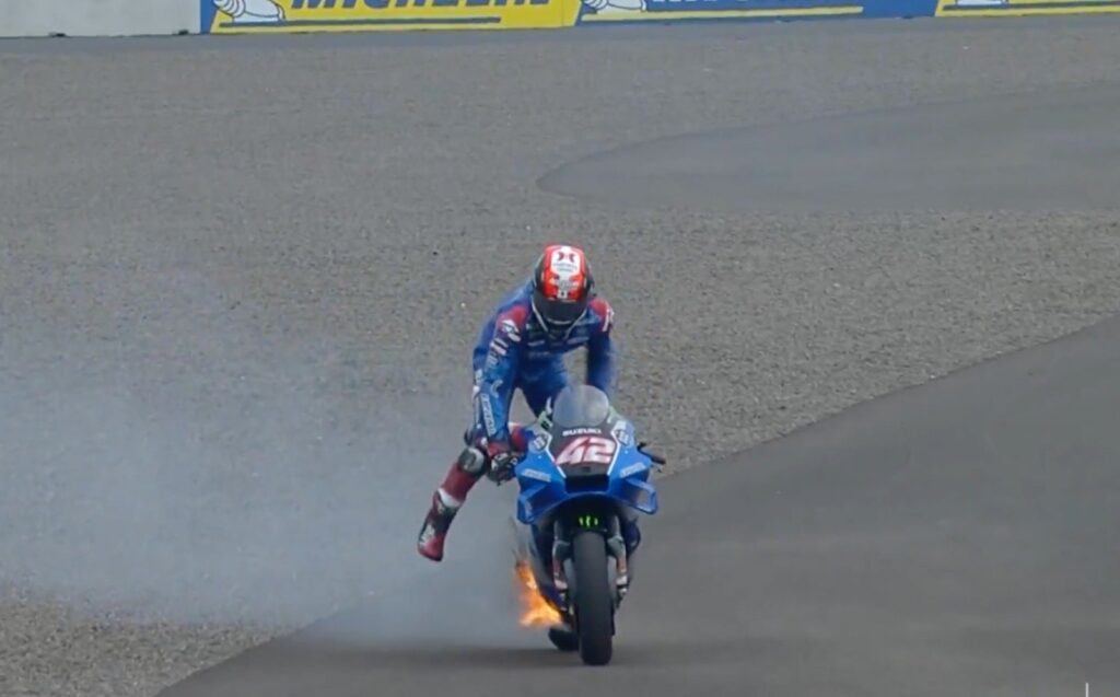 MotoGP, Rins : “J’ai vu les flammes, j’ai eu peur, j’ai cru que la Suzuki allait exploser” Ritratto di Andrea Scalera
