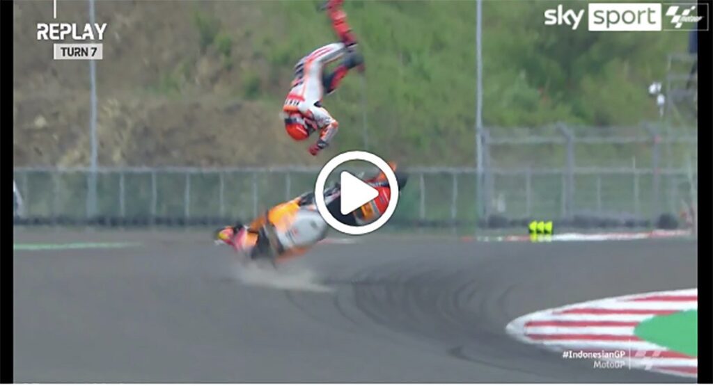 MotoGP, VIDEO – Le terrible vol de Marc Marquez à Mandalika, un high side effrayant Ritratto di Marco Caregnato