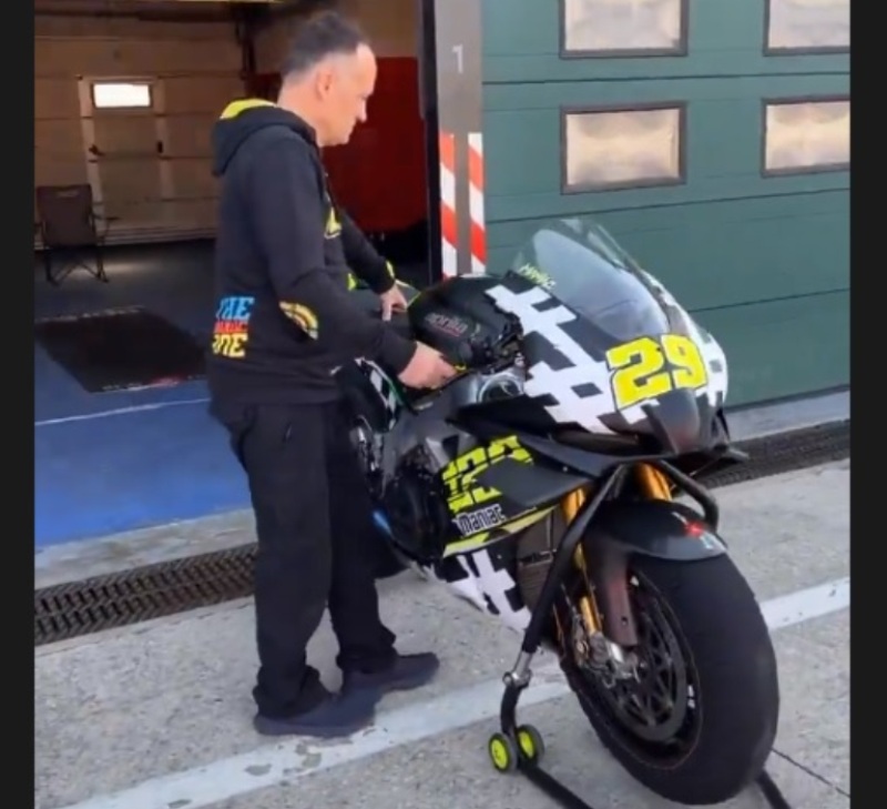 Iannone ne s’arrête pas : le voici à Misano avec l’Aprilia RSV4 Ritratto di GPone