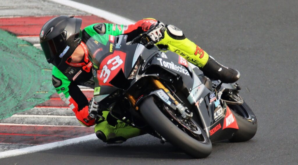 CIV SBK: Ferroni à pied par Nuova M2, renouvelle le défi avec DMR Ritratto di Andrea Periccioli