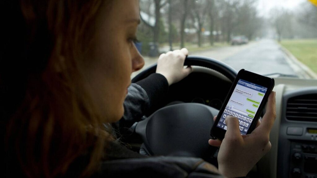 Enquête Altroconsumo : les Italiens et les mauvaises habitudes au volant Ritratto di GPone