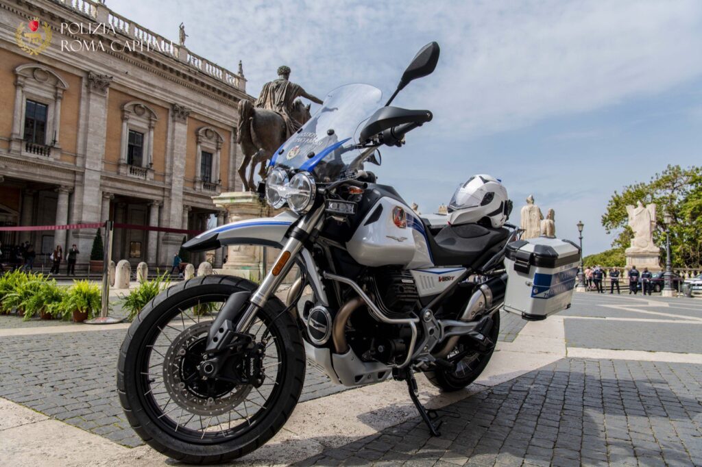 Moto Guzzi V85 TT : 100 unités à la police locale de la capitale de Rome Ritratto di GPone
