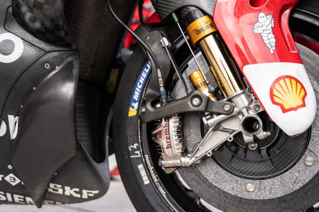 MotoGP, En 2022, le nouveau disque Brembo extra large fait ses débuts : 355 mm de diamètre MotoGP, En 2022, le nouveau disque Brembo extra large fait ses débuts : 355 mm de diamètre
