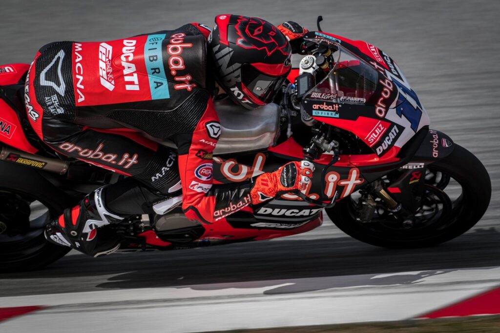 SBK, Ducati V2 : le casse-tête du réservoir résolu, inconnu des tours moteur Ritratto di Riccardo Gugliemetti