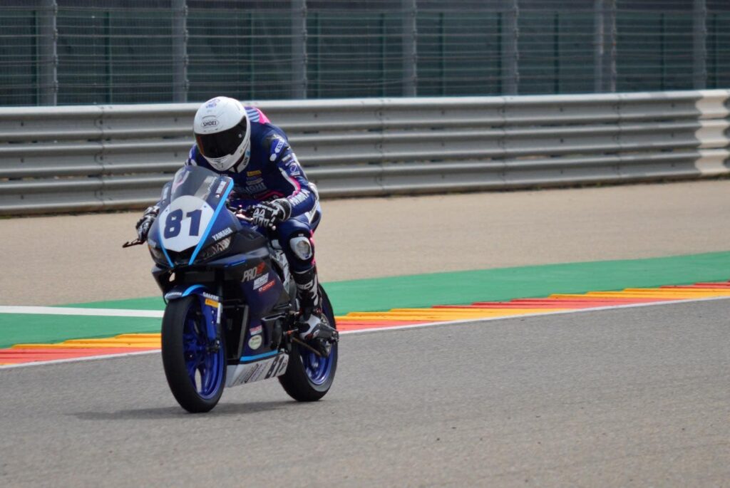 SBK, Moquerie en Aragon : il présente un casque non homologué, exclu de la course Ritratto di GPone