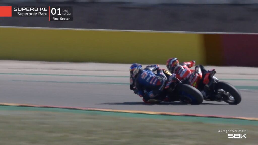 SBK, Toprak spectacle: voici le chef-d’œuvre du dépassement de Rinaldi dans la Sprint Race Ritratto di GPone