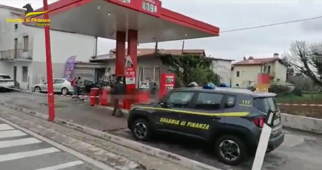 Vicenza : 18 000 litres de carburant édulcoré, les joints cliquent Ritratto di Fabio Caliendo
