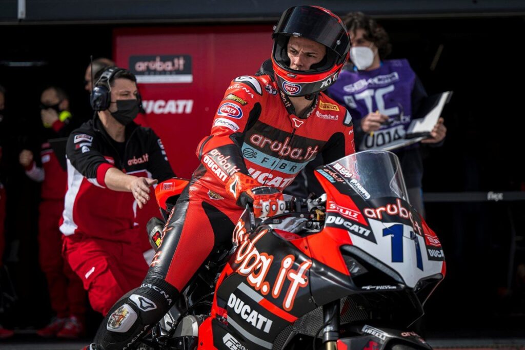 SBK, Ducati castré en SuperSport : voici ce que la FIM a fait à la Panigale V2 Ritratto di Riccardo Gugliemetti