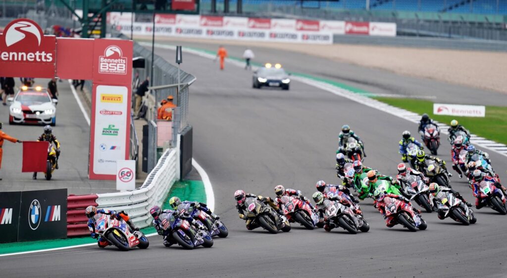 SBK, week-end de Pâques avec BSB 2022 au départ, sans Tarran Mackenzie Ritratto di Andrea Periccioli