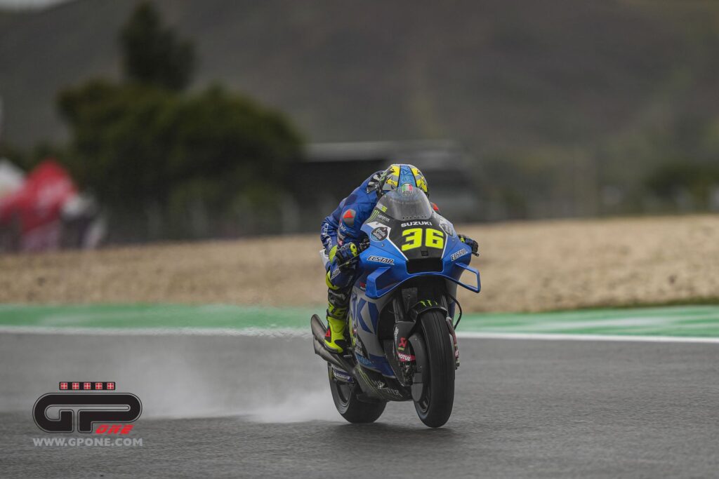 MotoGP, Mir : “jamais vu autant d’eau, pire qu’à Mandalika, c’est dangereux” Ritratto di Andrea Scalera