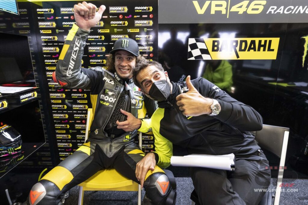 MotoGP, Bezzecchi : “Cool avec Valentino dans le garage. Il dit que je risque trop, il a raison” Ritratto di Matteo Aglio