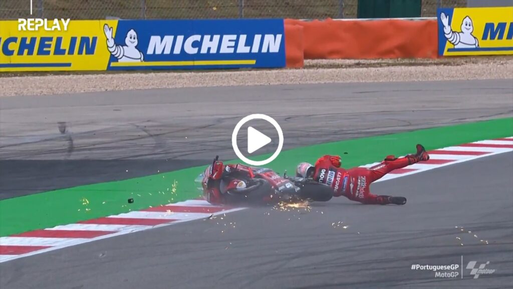 MotoGP, VIDEO – Catastrophe de Bagnaia en Q1 : mauvaise chute et douleur à l’épaule droite Ritratto di Marco Caregnato