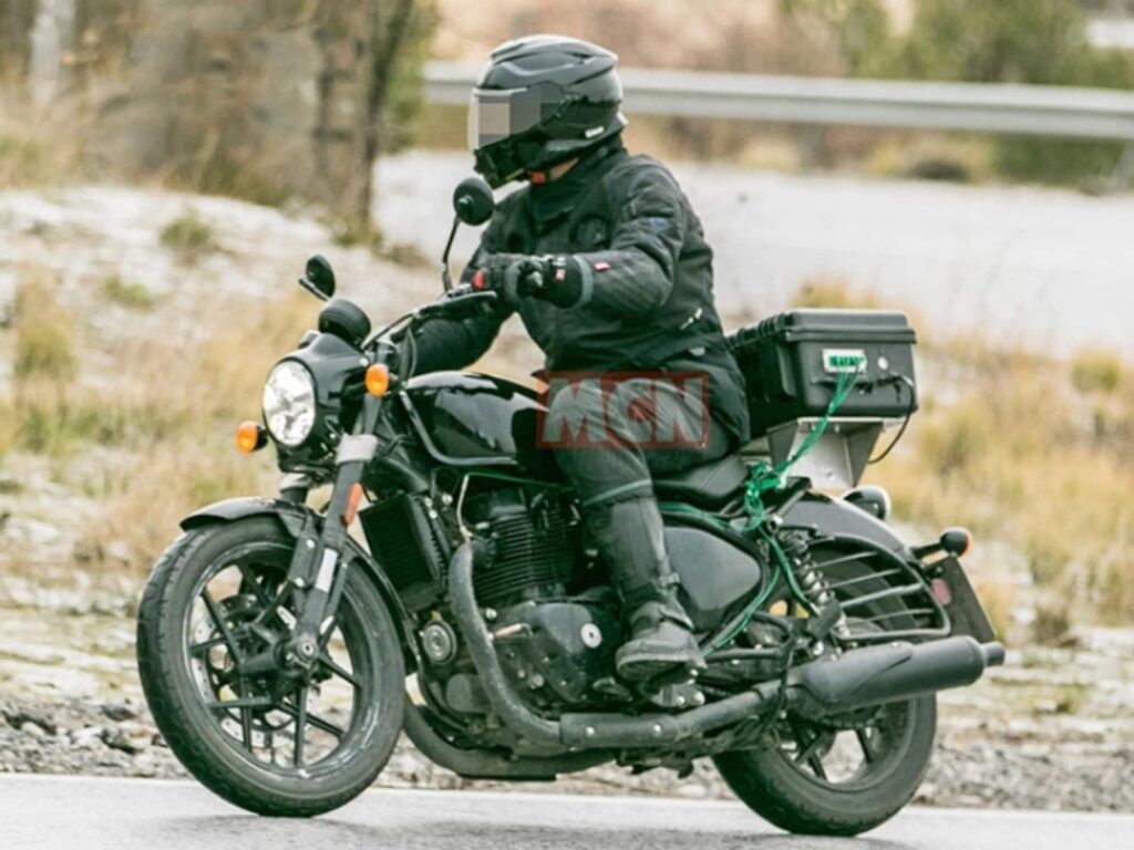 Royal Enfield Super Meteor 650 et Constellation 650, nouvelles photos espion Ritratto di Andrea Cervone
