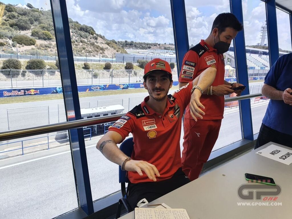 MotoGP, Bagnaia : “Je ne peux toujours pas lever l’épaule, mais je suis calme” Ritratto di Matteo Aglio