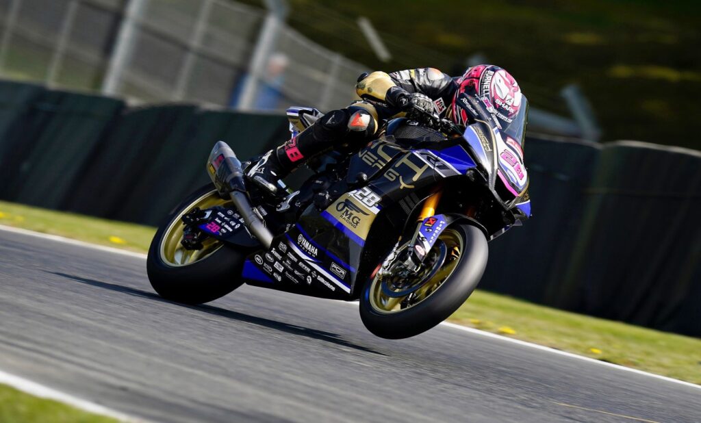 SBK, Ray réalise un doublé en BSB à Oulton Park, Haslam remonte sur le podium Ritratto di Andrea Periccioli