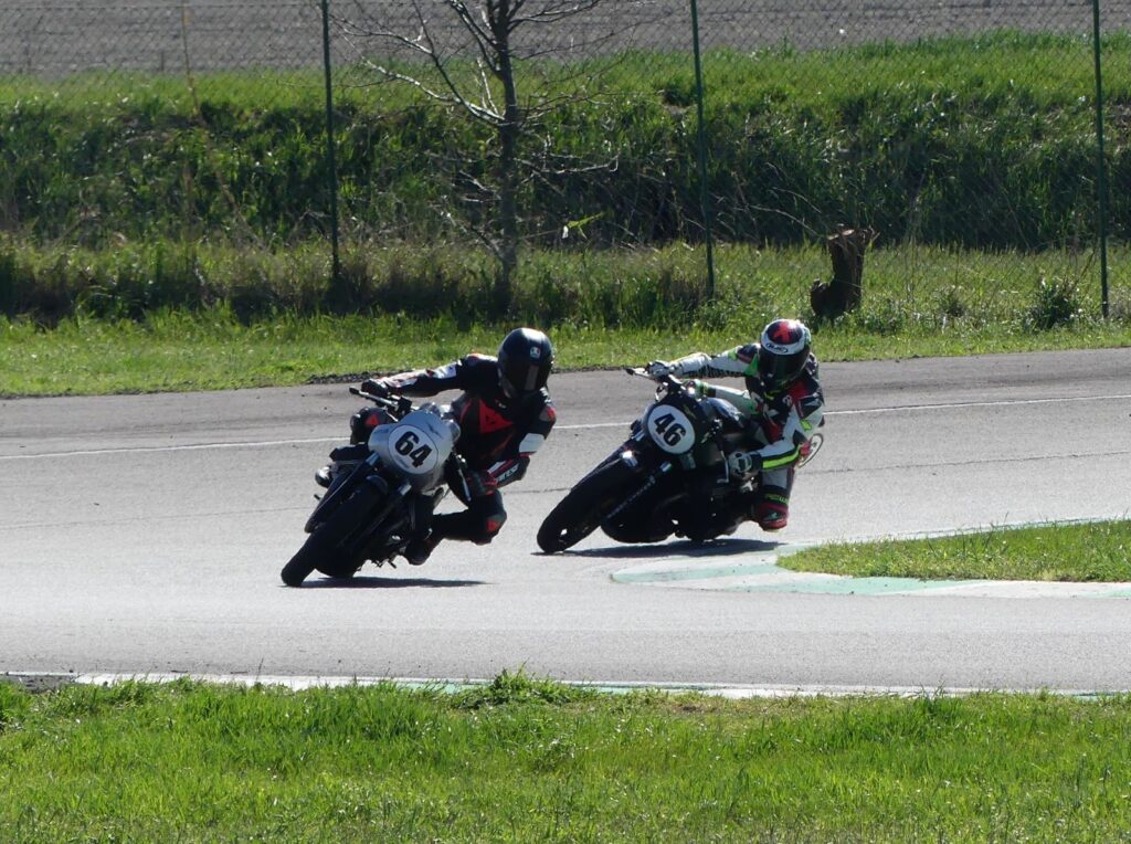 Moto Guzzi Fast Endurance et In Moto with Africa à Vallelunga Ritratto di GPone