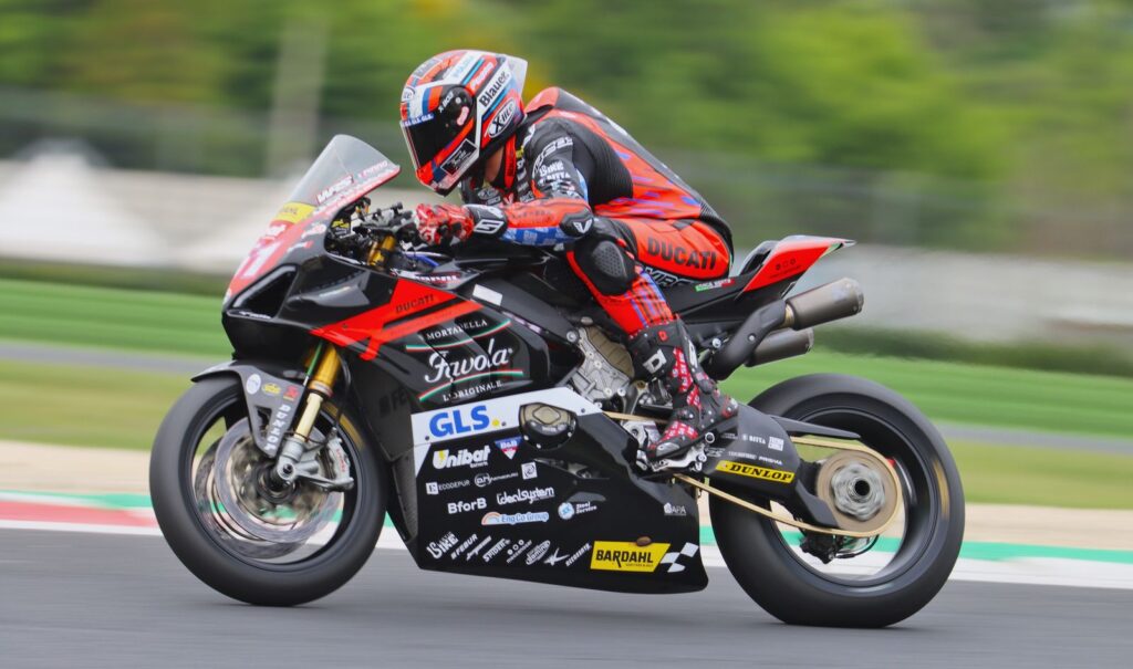 SBK, Pirro : “Victoire pour ma mère, maintenant je peux penser au MotoGP” Ritratto di Andrea Periccioli