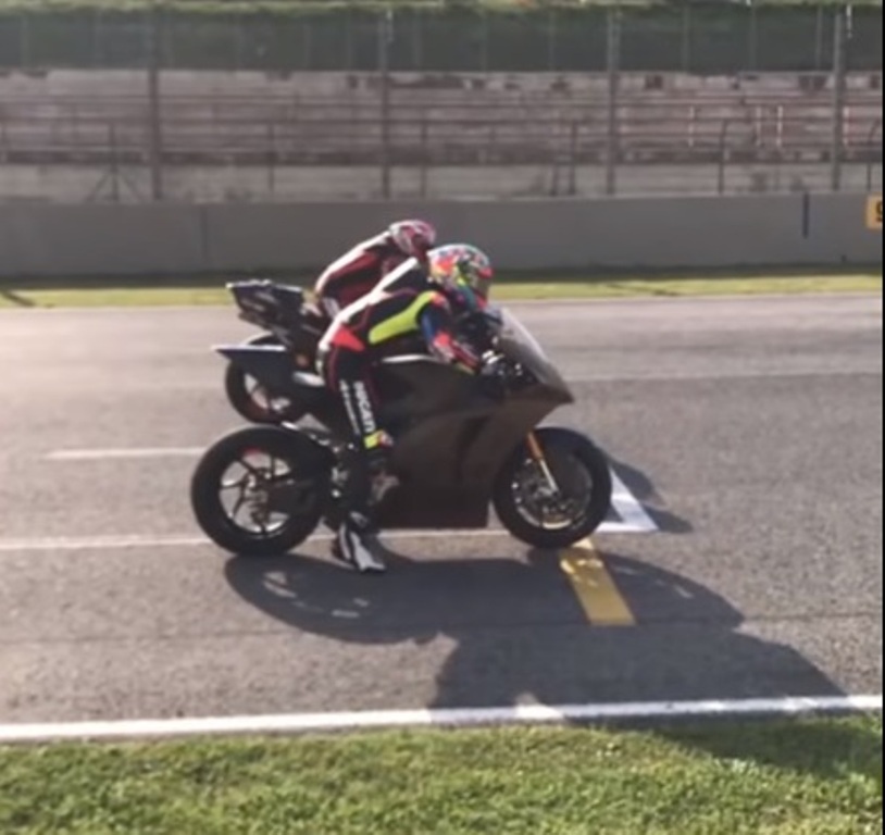 VIDÉO – Ducati MotoGP vs Ducati MotoE : début des essais au Mugello ! Ritratto di Riccardo Gugliemetti
