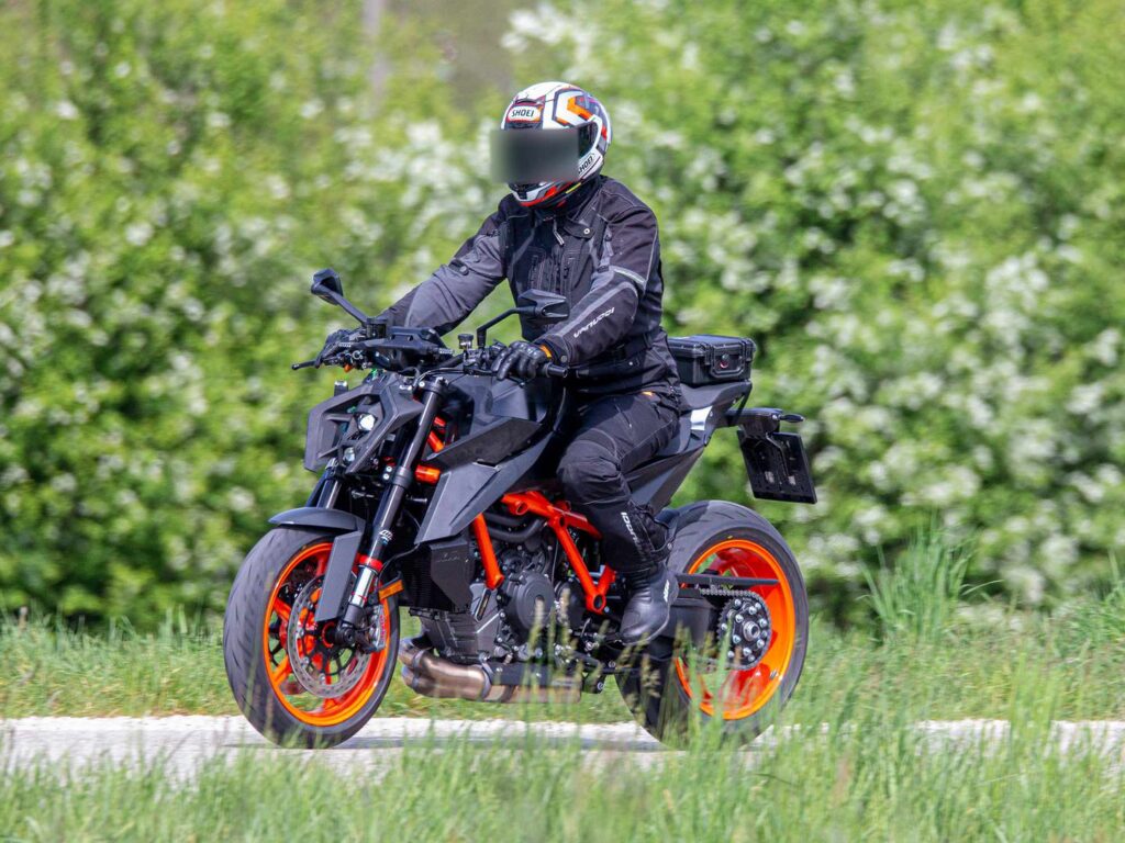 KTM 1290 Super Duke R, photos espion en ligne du modèle 2023 Ritratto di Andrea Cervone