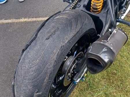 Irwin domine en SBK au North West 200, la controverse Dunlop éclate Ritratto di Andrea Periccioli