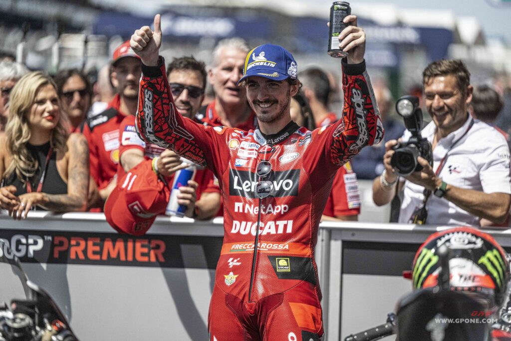 MotoGP, Bagnaia : “Quartararo est l’homme à battre au Mans, mais je suis proche de lui” Ritratto di Matteo Aglio