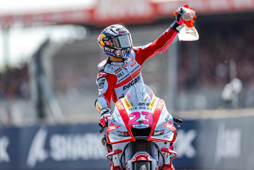 MotoGP, Bastianini triomphe au Mans et fait rêver le public devant la télé Ritratto di Riccardo Gugliemetti