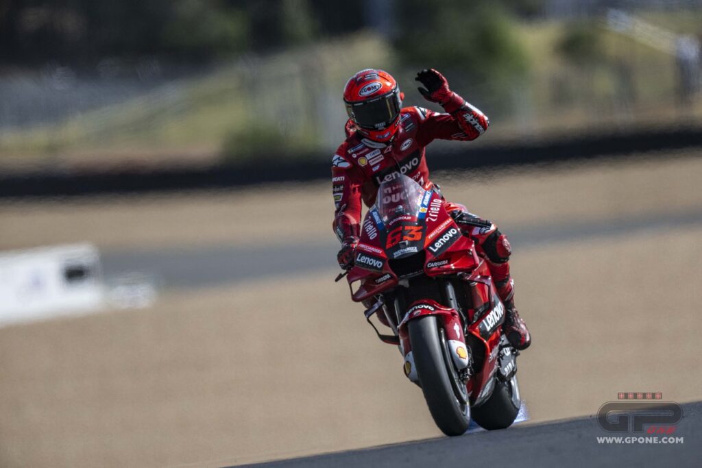 MotoGP, Ducati doublé au Mans : Bagnaia décroche la pole, Miller 2e. 3e A. Espargarò Ritratto di Marco Caregnato