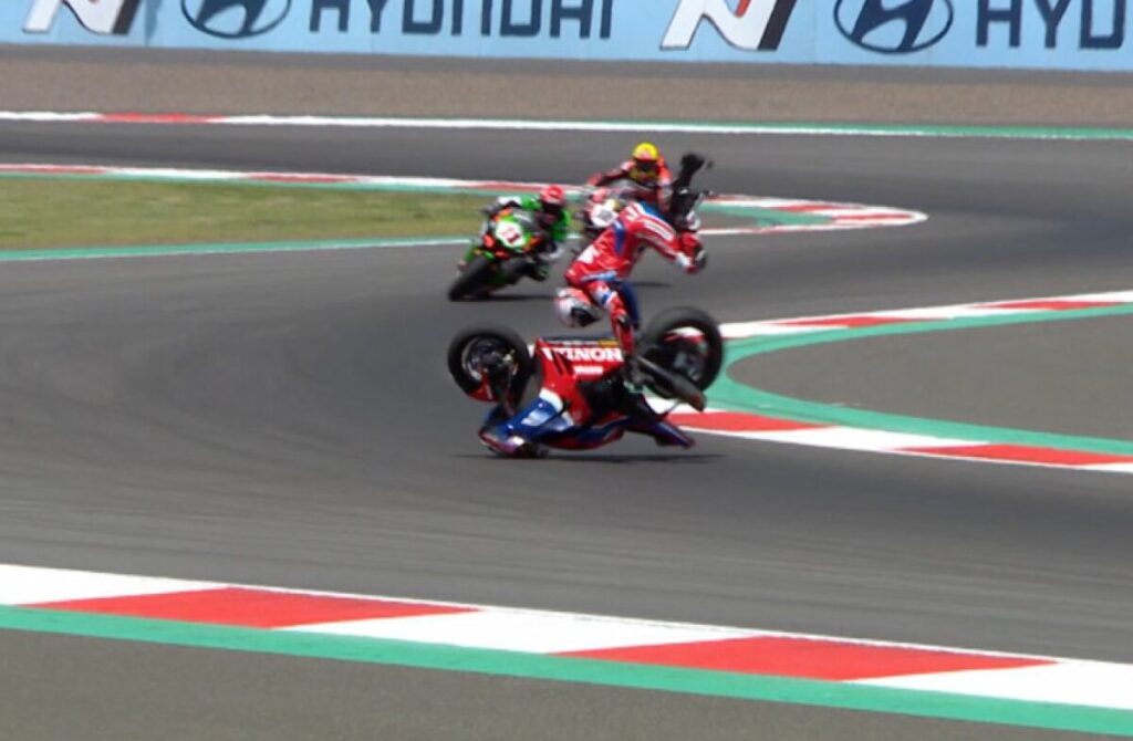 Superbike Indonesien, Training 2: Iker Lecuona fliegt, Alvarito hat die Kontrolle Iker Lecuona, Superbike